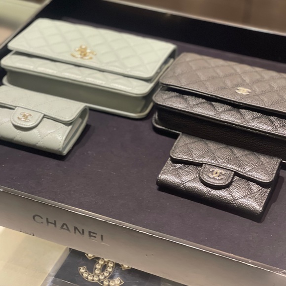 CLASSIC CARD HOLDER - Picture 12 of 13